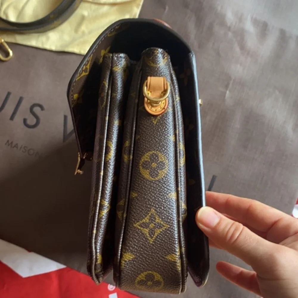 Authentic Louis Vuitton Pochette Metis handbag